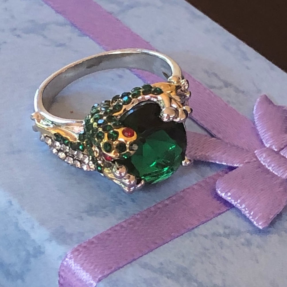 7.18 CT Gen* Tsavorite Chameleon/Lizard w/Gold Rin - Picture 5 of 8